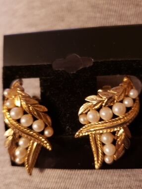Sarah Coventry Leaves and Faux Pearl Earrings